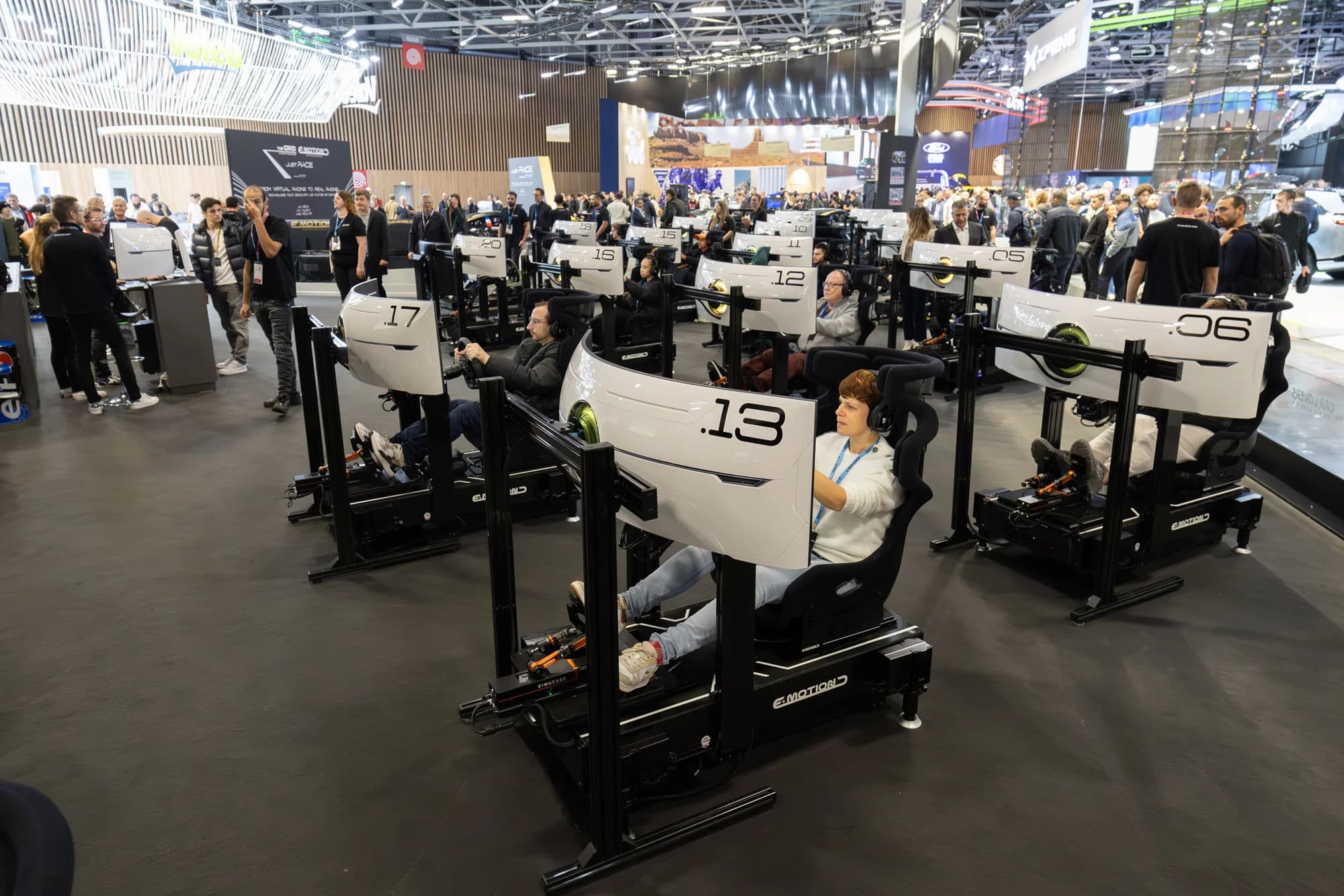 E-MOTION — Paris Motor Show - PMS - Motorsport - Racing - Sim Racing